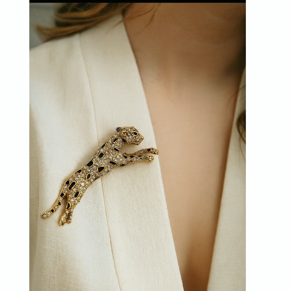 Vintage signed Trifari, leopard brooch, gold tone with black enamel, 4inch pin